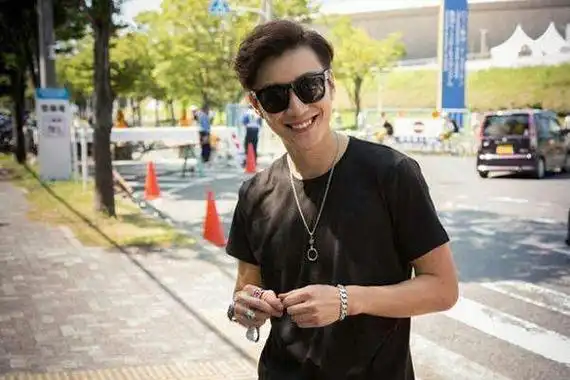 乔任梁脱肛倒挂照片 自杀的手段很是恐怖