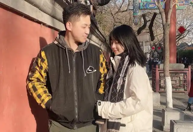 在剧中,邢凯轩扮演的多面体当时是一个聪明的小发明家,但实际上在生活