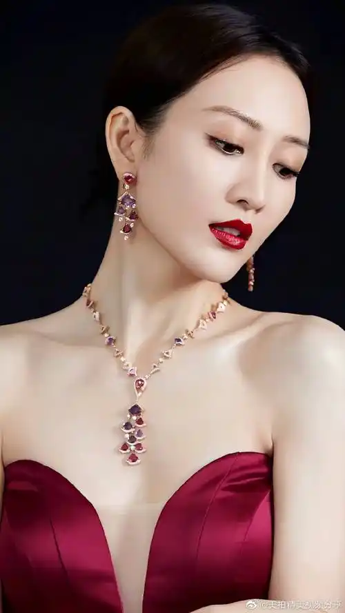 王鸥昔日写真,单手扶着自己的大美腿,绝对性感火辣 –第 3 页– 爱