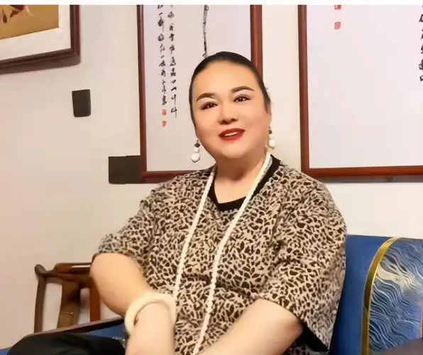 开封新王婆竟是男儿身变性后惊艳亮相网友这操作太6了