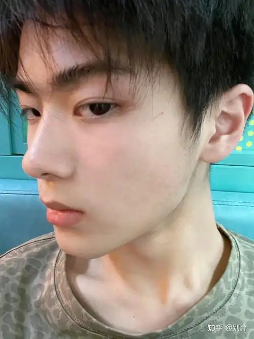 男生皮肤暗黄粗糙如何简单有效的变白?