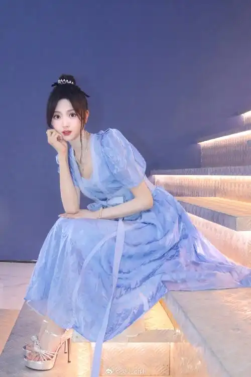 kpl解说灵儿发布自拍因为一点点魔法她眼中的世界变得与众不同