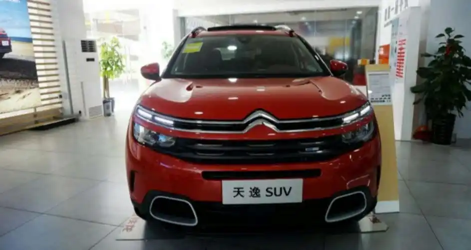 天逸 c5 aircross是雪铁龙旗下全新紧凑型suv,造型设计非常大胆