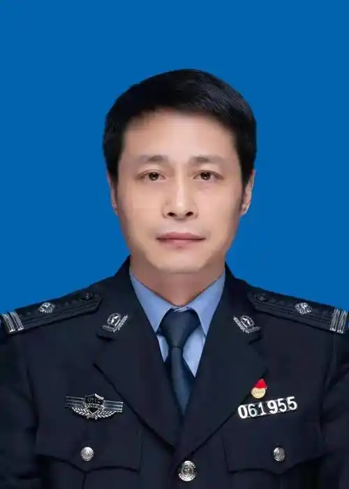 一次平凡的救援,留下的一张张动人的照片都定格成了衢州公安的最美