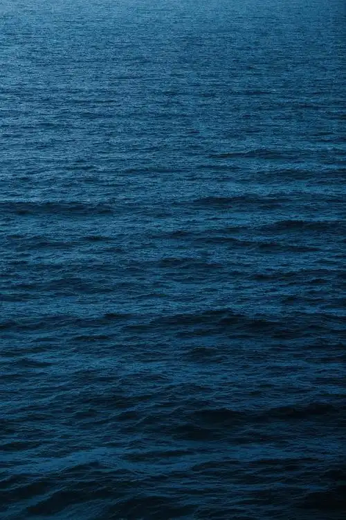 求这种深色系的壁纸