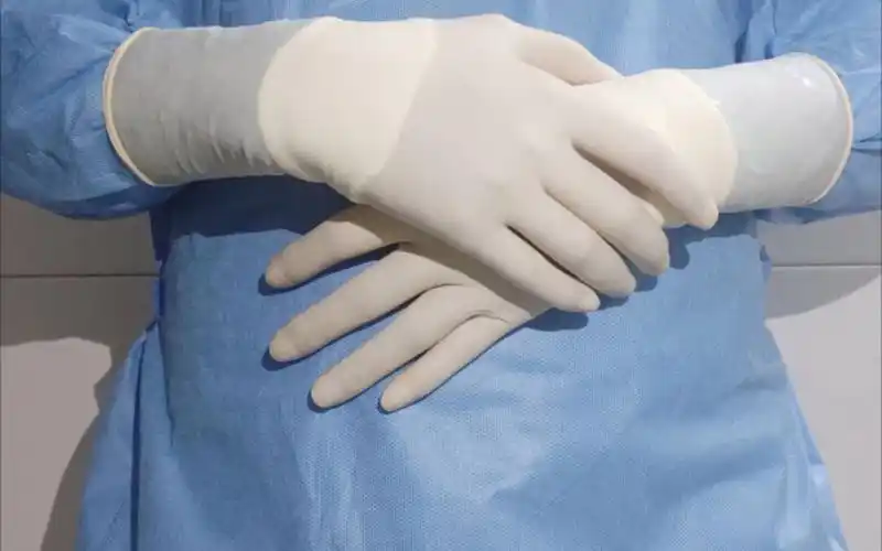 【竖屏】仰视角度 佩戴纯白色外科手套