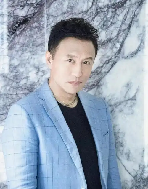 演员王洛勇:娶初恋丁宁,钱也归她管,如今他还好吗?