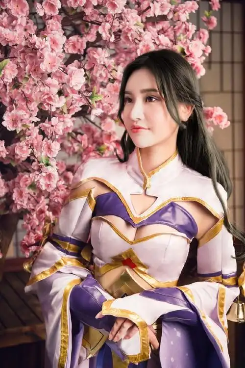 王者荣耀:露娜紫霞仙子cos,灵气逼人有酥腰长腿红唇