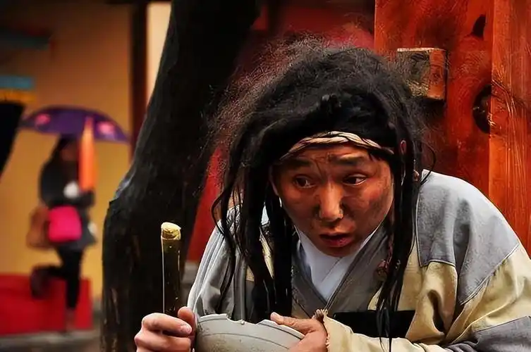 才女出上联饱汉不知饿汉饥乞丐下联让她又羞又气无奈下嫁他