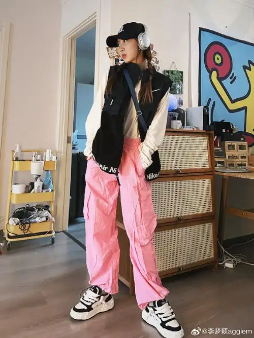 吕小雨rain还是咱们仨美女贴贴比较岁月静好@杨译凯_小可咱俩合照太少