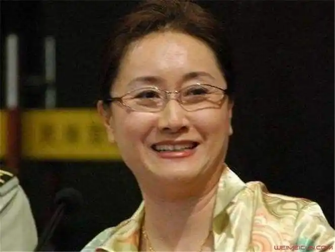 洪金宝娶几个老婆 洪金宝第一任老婆曹恩玉资料背景 2