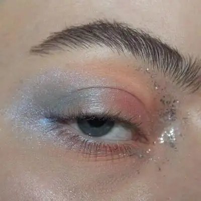 只露眼睛的女生头像女生眼睛部位头像