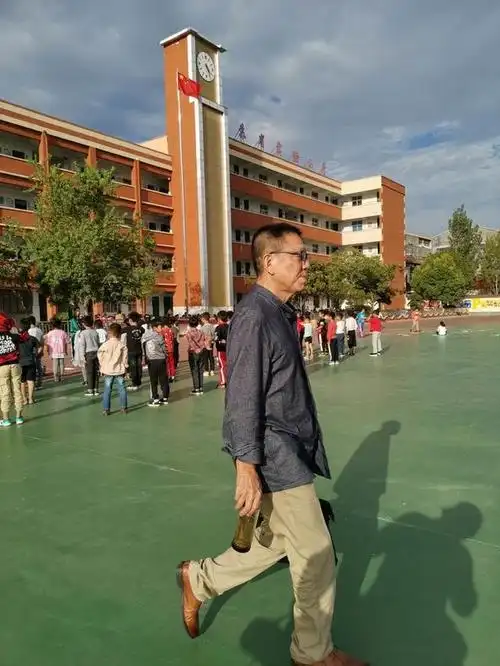 著名音乐人丁培鑫走进柳新实验小学义务授课