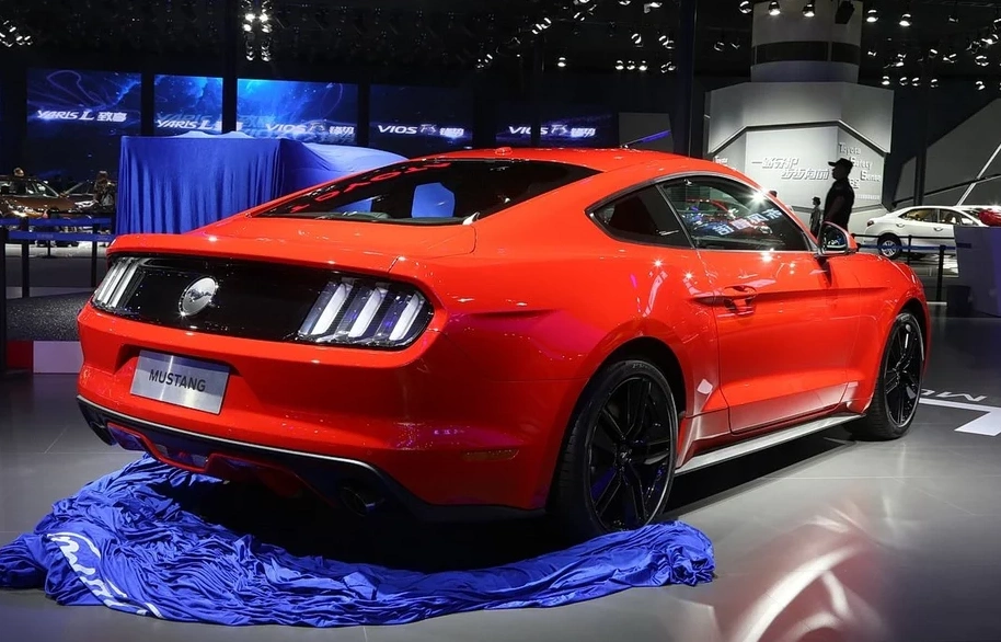 很容易操控的福特mustang2.3t 运动版