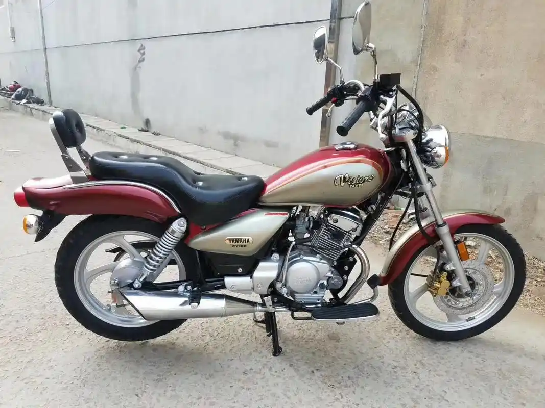 雅马哈凌骥125太子摩托车,外廓尺寸长*宽*高是2080*790*1110毫米,座高