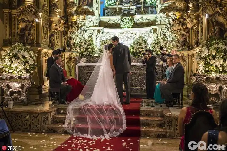 灯红酒绿,纸醉金迷绝非一场虚妄传说:挥金如土的派对与舞会让1024_683