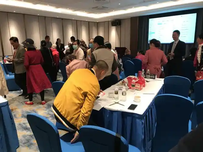 上午9:30正式开启室内趣味大寻宝活动.