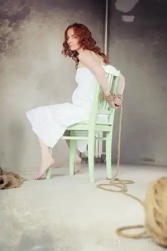 被绑架的女孩受害者 o