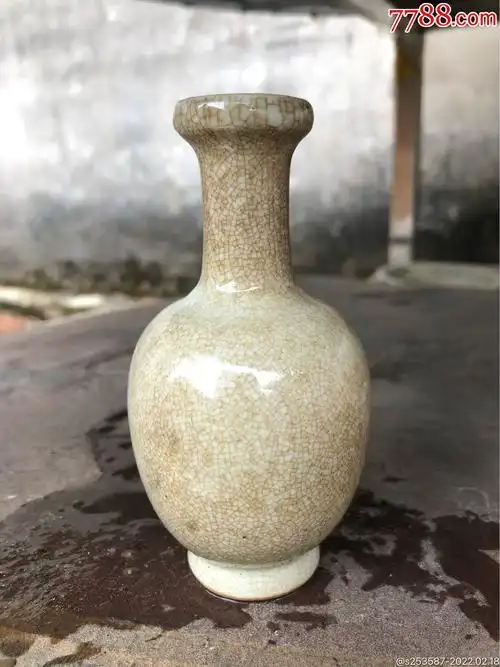 哥窑纹赏瓶完整瓷质好大气美观