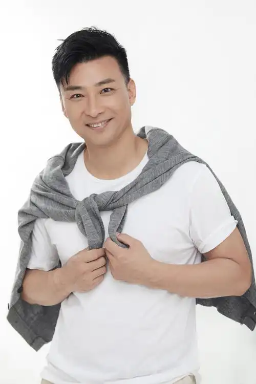 1968年10月1日出生于陕西西安,毕业于陕西省戏曲学校,中国大陆内地男