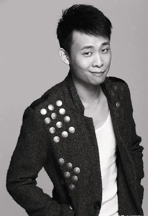 张译:因跑龙套被前女友甩,娶大6岁2婚央视主持人,今逆袭成影帝