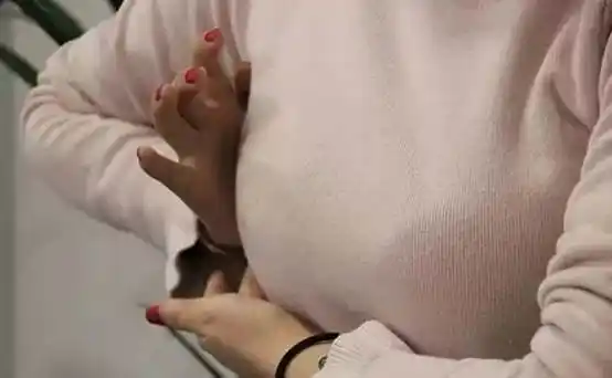 母乳太多,涨奶怎么办?可以用来犒劳老公吗?产科医生这样建议