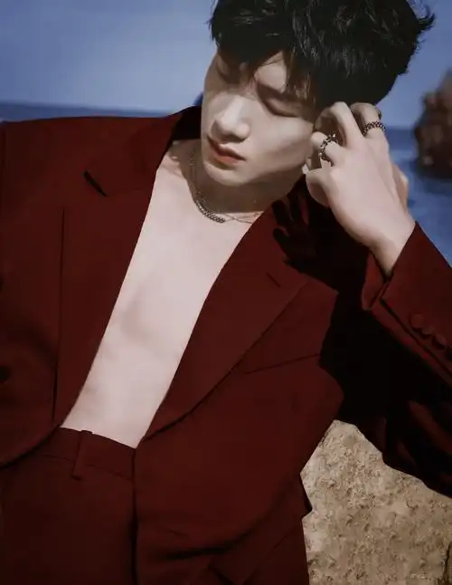 白敬亭1015生日快乐##白敬亭minibazaar十月刊封面