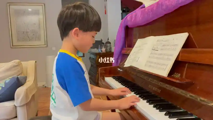 小汤二钢琴曲跟着小队长