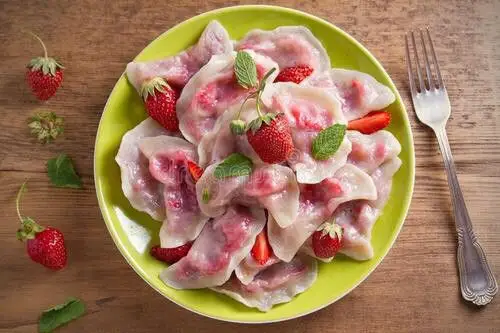 俄罗斯草莓饺子再爆甜咸之争!臭味食物迷惑大赏_腾讯新闻