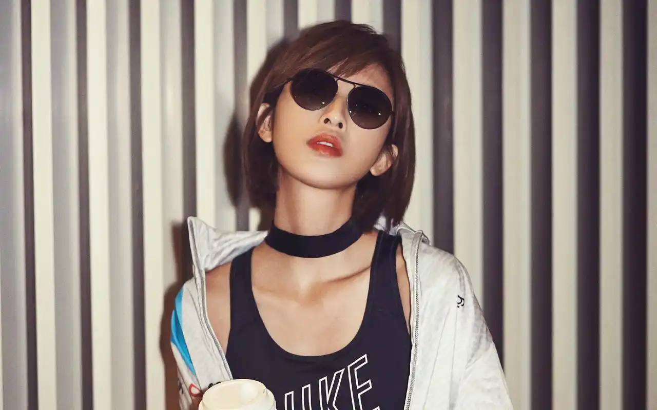 张俪时尚帅气短发街拍图片桌面壁纸