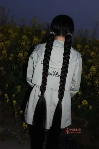 油菜花中剪去小媳妇92公分巨粗黑大辫子狠狠爱李3800