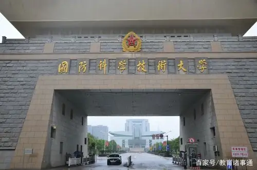 对于很多人来说,成为军人有两种途径,一种就是通过高考考入军事院校