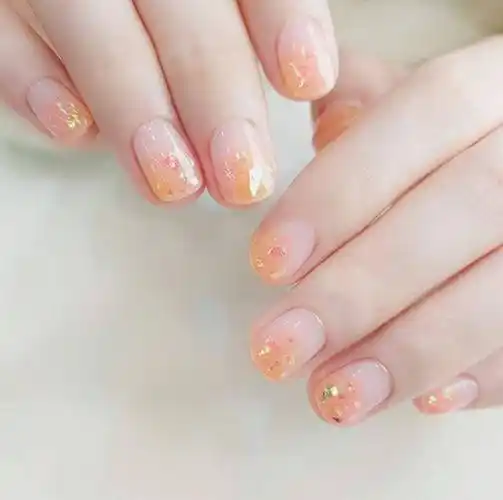 夏季这样做渐变美甲清新而不单调