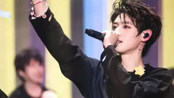 朱志鑫直拍##朱志鑫无袖##tf家族新年音乐会