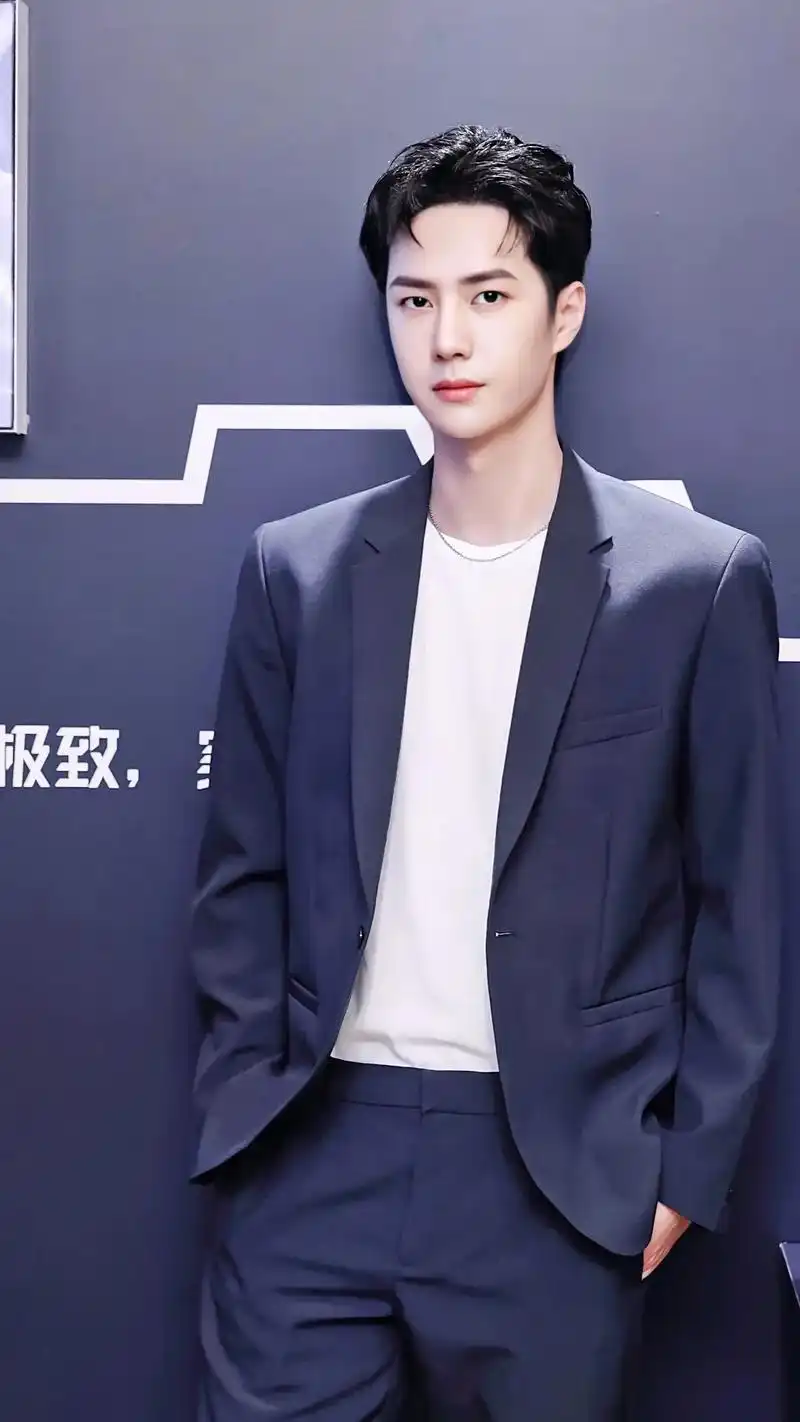 王一博西装刹 妥妥的霸道总裁,猫猫93们留下猫爪抱回家吧