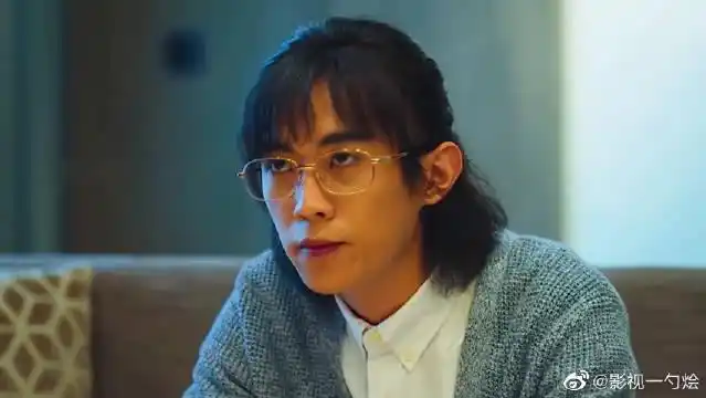 怎么办我觉得岳智是张东升戴了个假发套演的