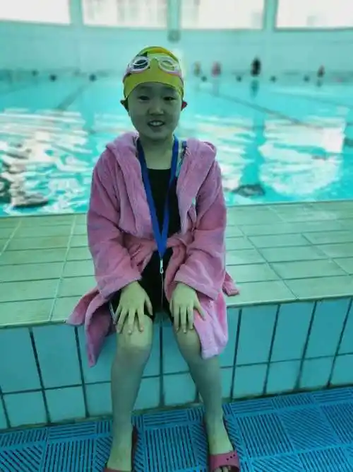 石河子市第一小学雏鹰小分队参加新疆游泳俱乐部大联盟游泳比赛