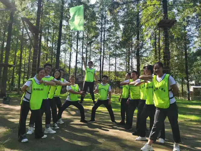 迎中秋,庆国庆,信阳市分行信用卡部销售团队"在状态 有激情 敢担当 严