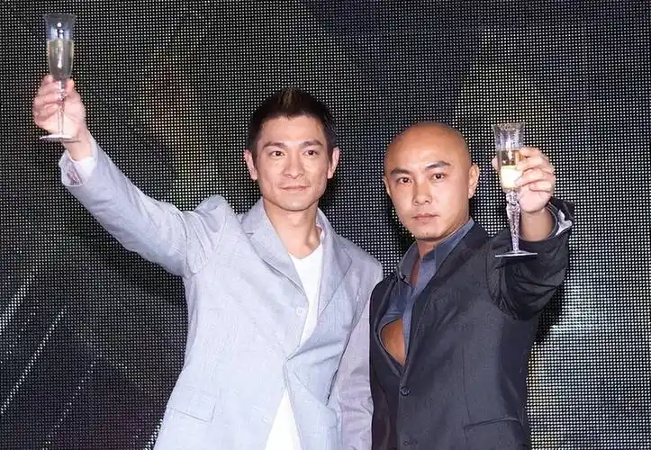 断崖式衰老,五年拍十几部电影,刘德华到底怎么了?王晶导演一语成谶