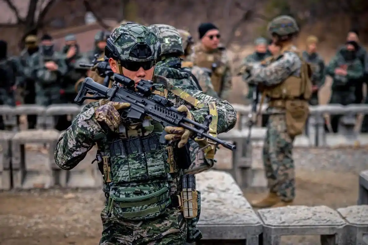 2024年3月,美国和韩国海军陆战队进行近距离战斗和城市战训 - 抖音