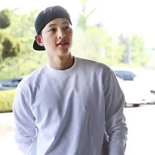 还是一样帅!宋仲基大学毕业照,公开网:是成大校草