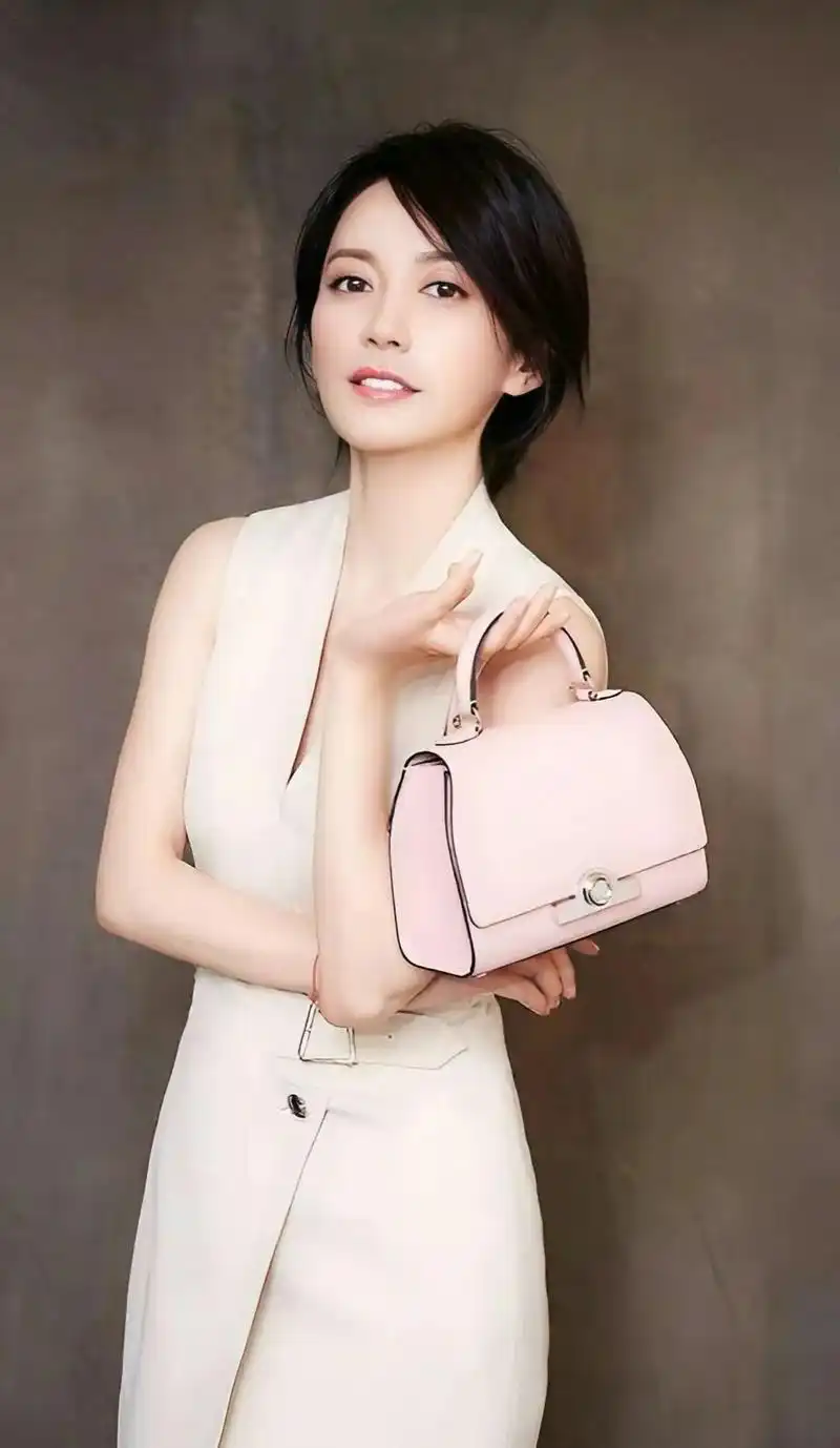 俞飞鸿的时尚美照,美丽动人,魅力无限,你心动了吗