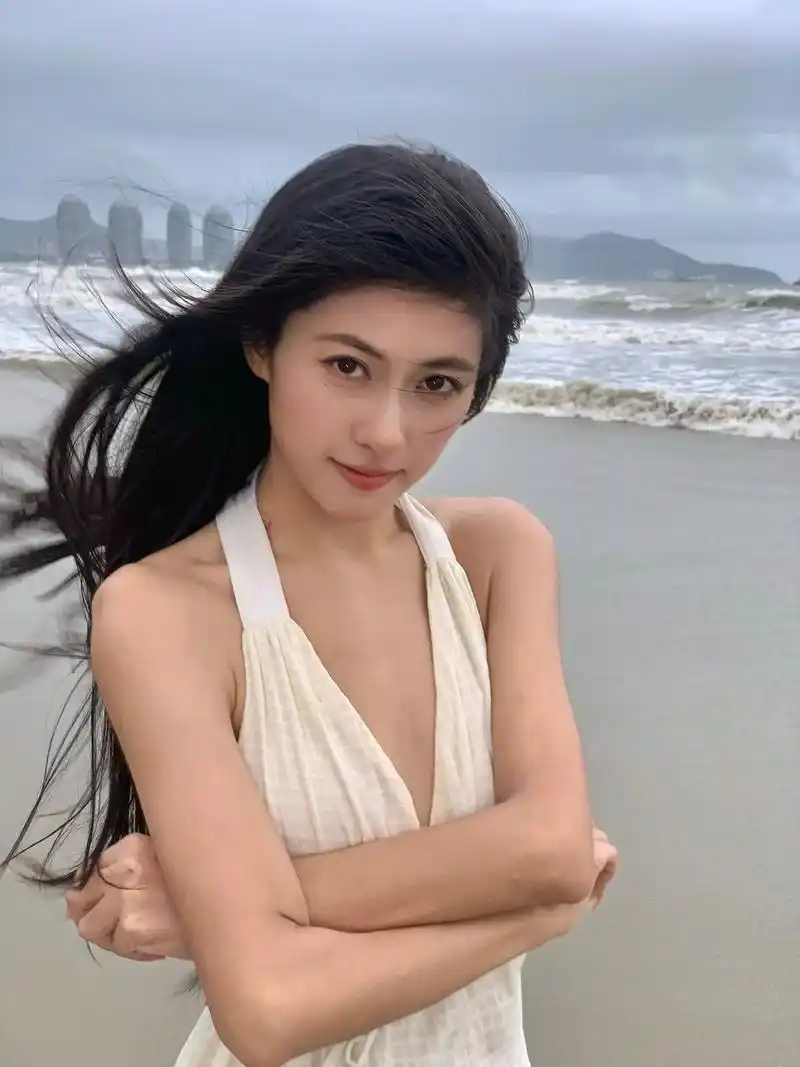 一起看海 #沙滩美女 #沙滩比基尼 # - 抖音