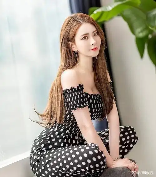 韩国美女车模金洛英(kim rayoung)冷艳且气场强大