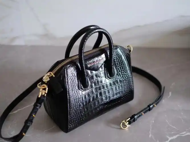 纪梵希鳄鱼纹antigona背提包