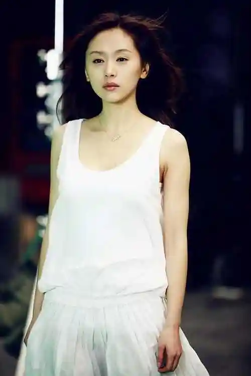 王子文曝16岁清纯照小脸才是40kg曲妖精必杀技