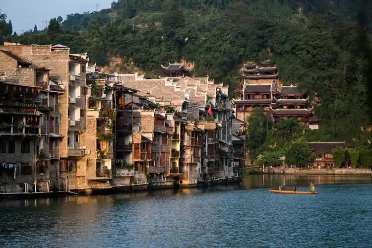 吊脚楼是哪个地方的特色建筑 吊脚楼的特点 - 房天下装修知识