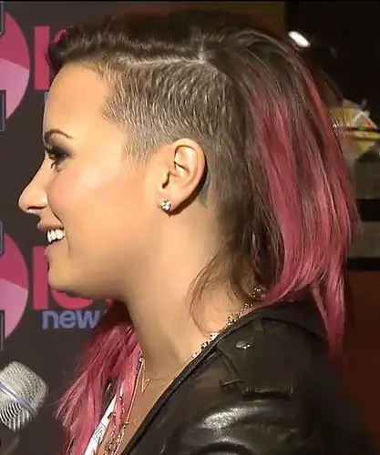 长发个性女孩专属的颈部剃