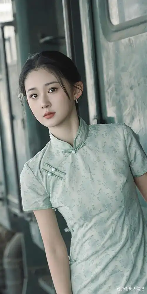 这位小姐姐来自河南省安阳市,身高169 cm,毕业于北电2019级表演专业