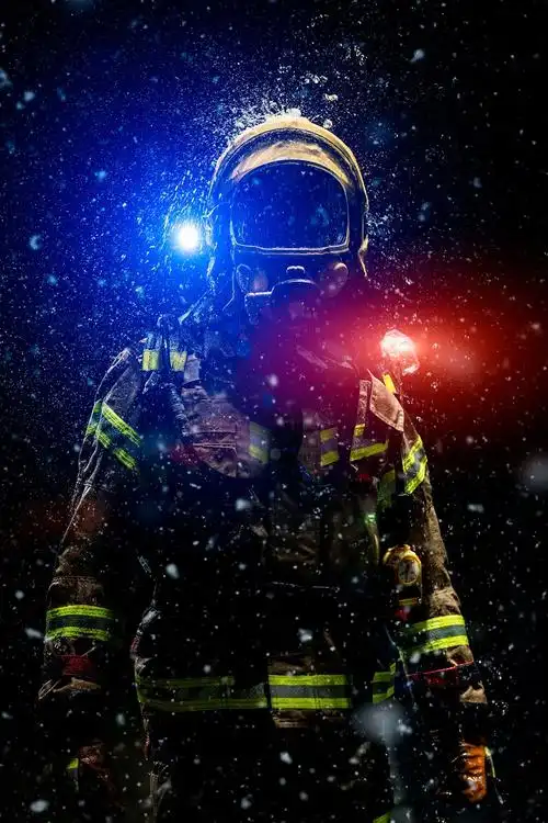 四川消防精彩大片展示逆行的英雄消防员